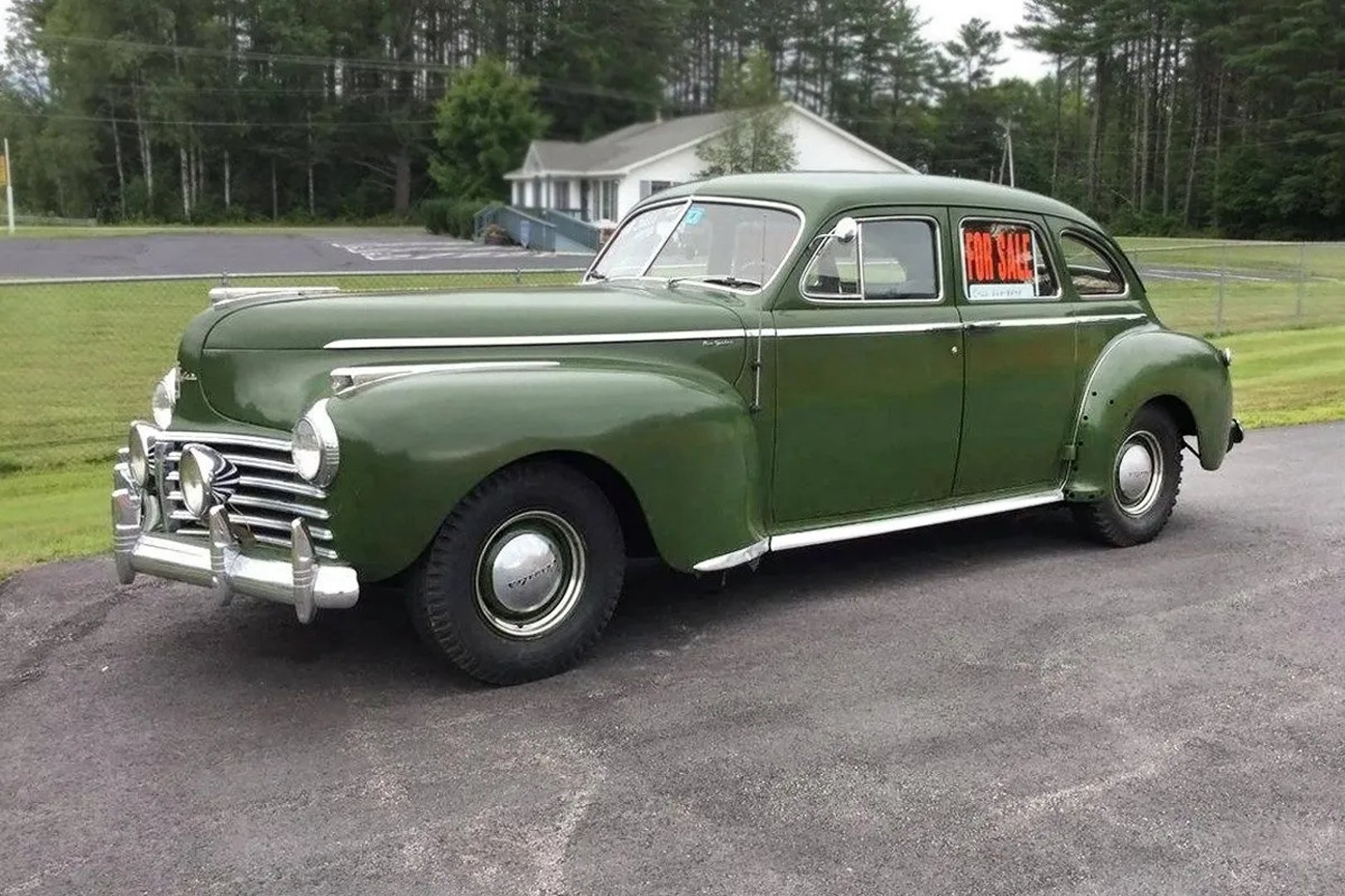 Chrysler_New_Yorker_1_generation__Sedan__4.jpg