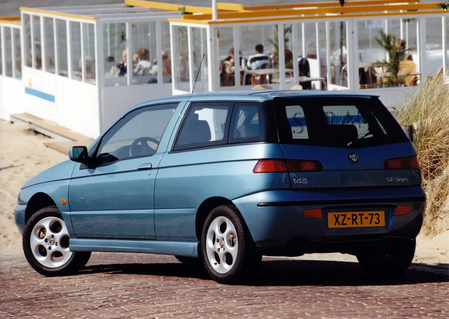 Alfa Romeo_145_1_generation_restyling__Mini_3-doors__3.jpg