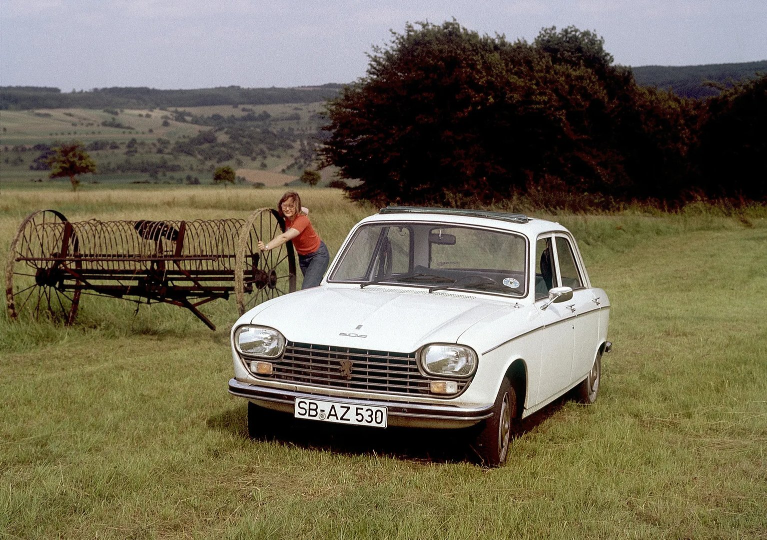 Peugeot_204_1_generation__Sedan__4.jpg