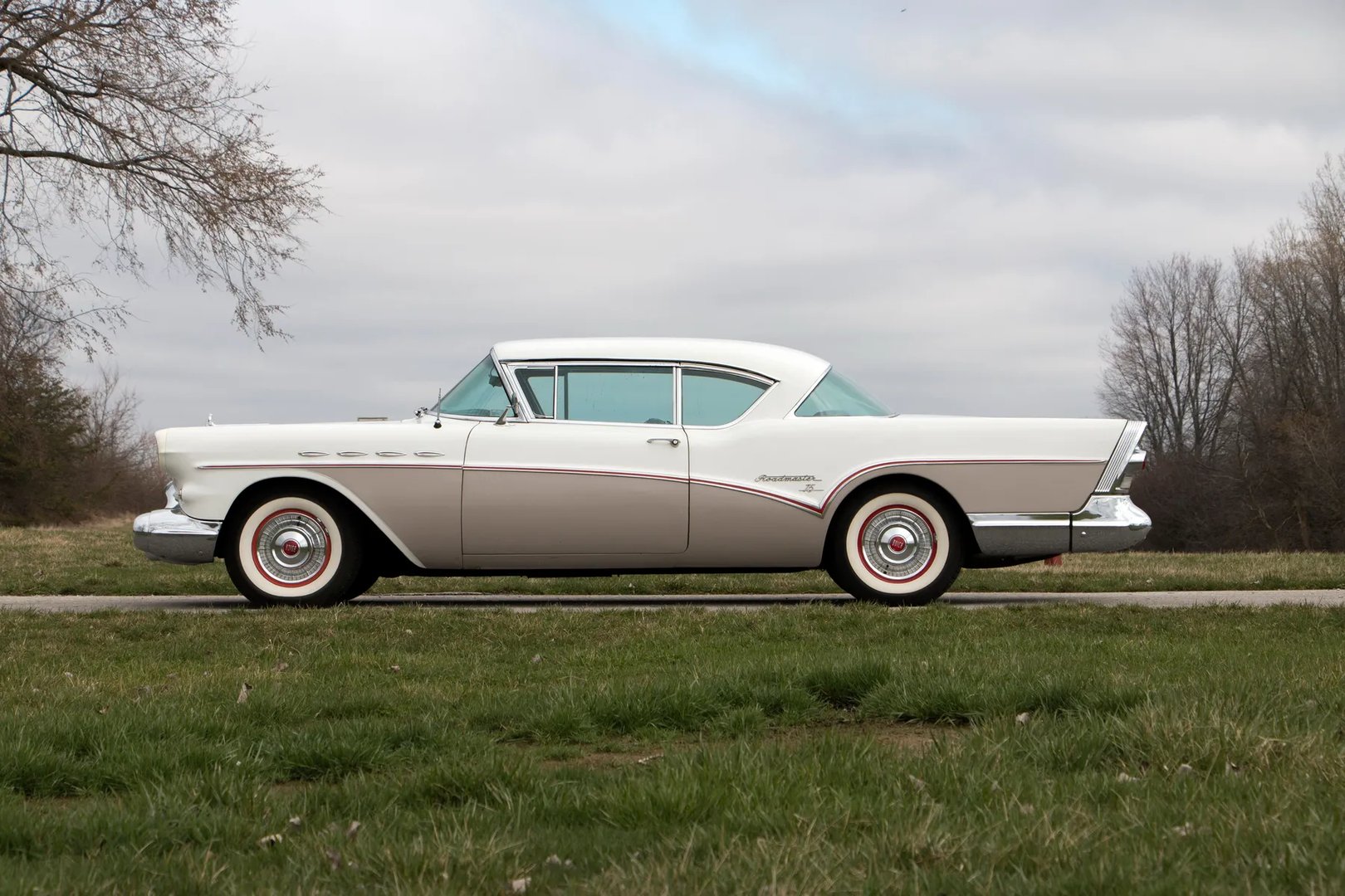 Buick_Roadmaster_7_generation__Coupe__2.jpg