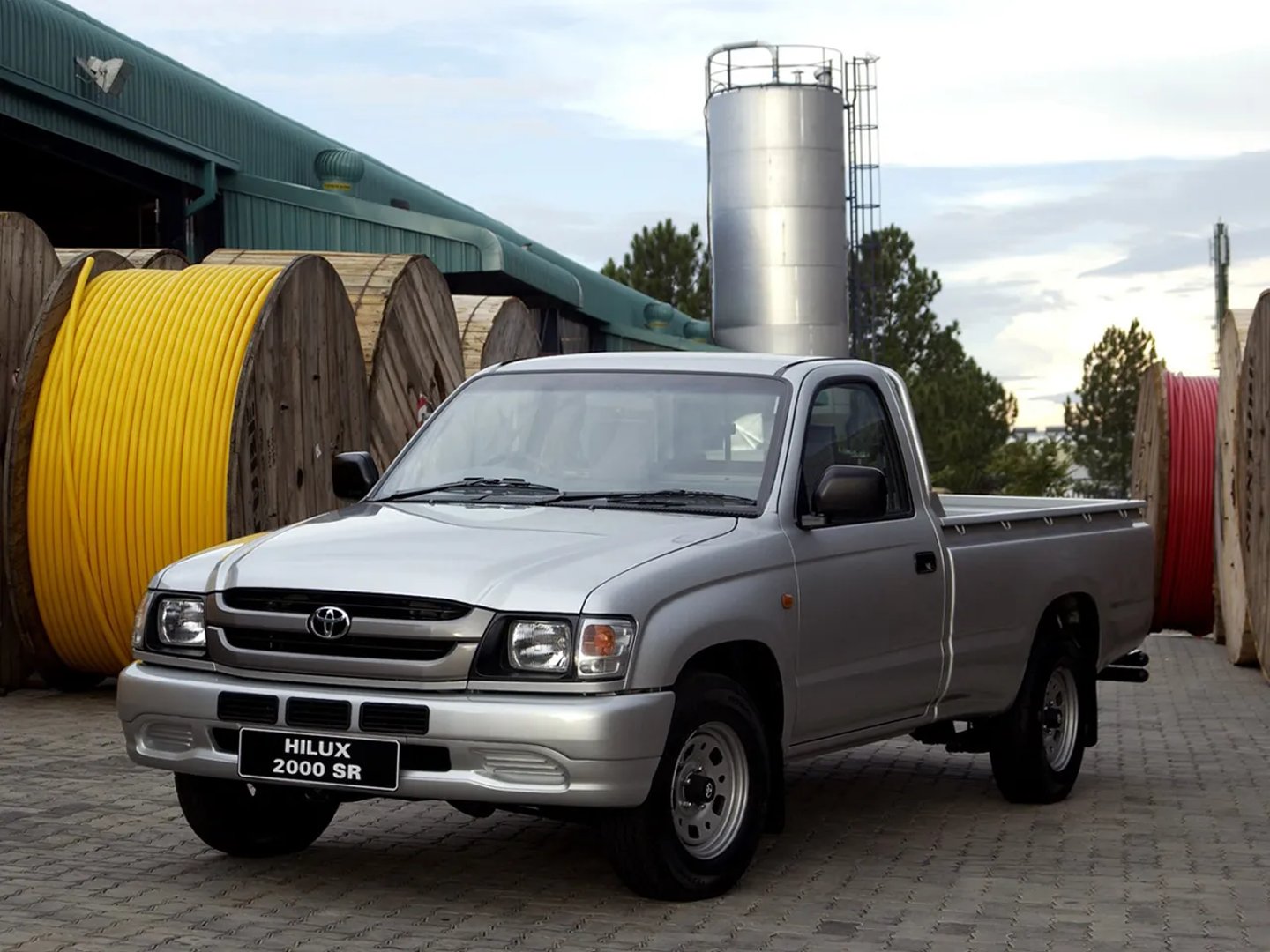 Toyota_Hilux_6_generation_restyling__Pickup_single-cab__2.jpg