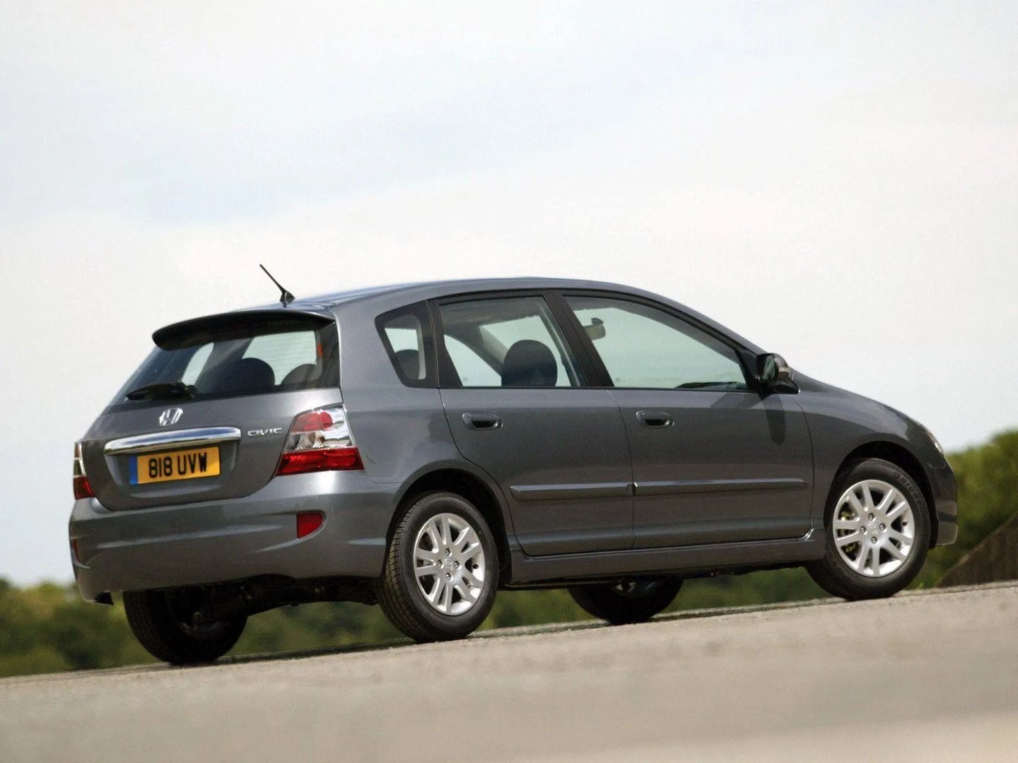 Honda_Civic_7_generation_restyling__Hatchback_5-door__9.jpg