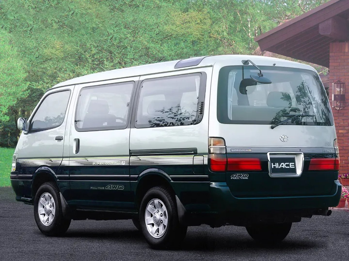 Toyota_HiAce_2_generation__Minivan__2.jpg