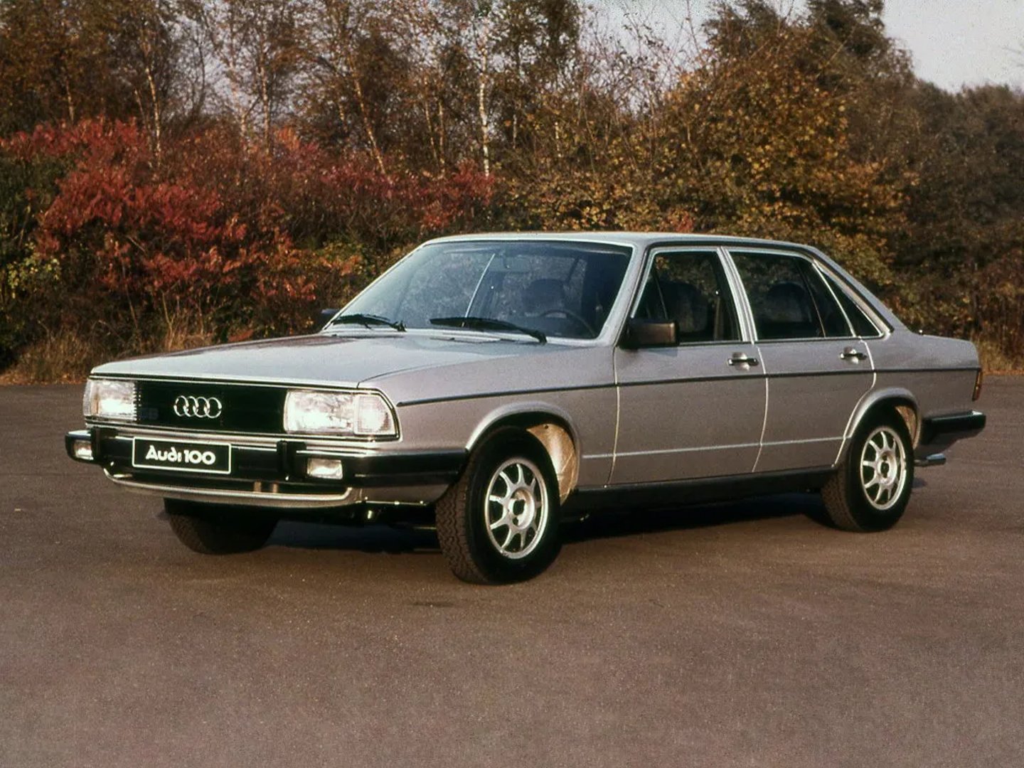 Audi_100_2_generation__Sedan__5.jpg