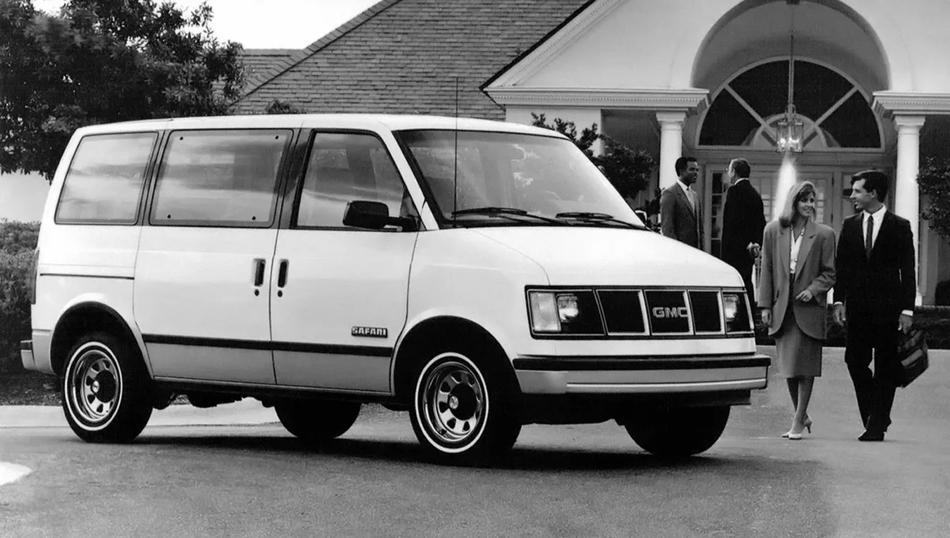 GMC_Safari_1_generation__Minivan__2.jpg