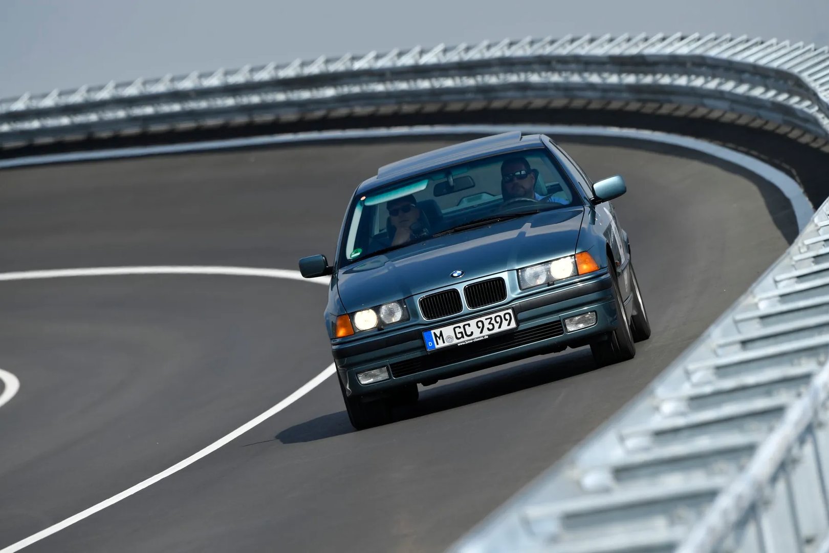 BMW_3_series_3_generation__Sedan__13.jpg