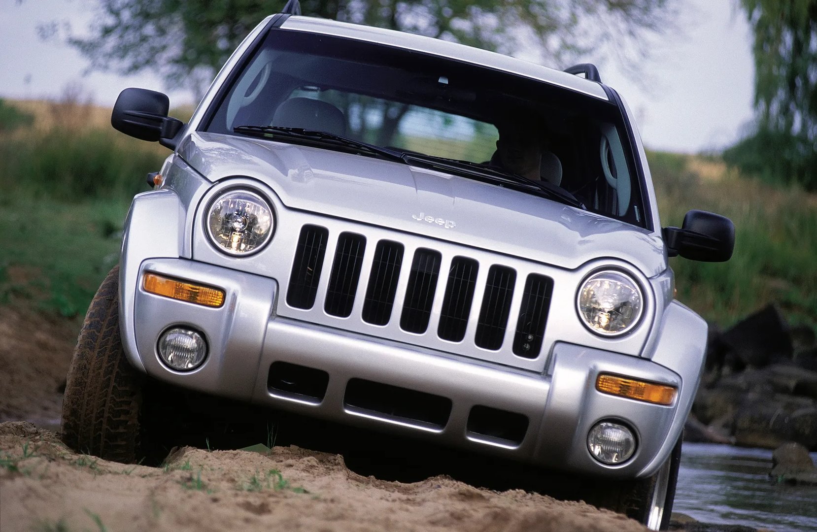 Jeep_Cherokee_3_generation__SUV_5-doors__2.jpg