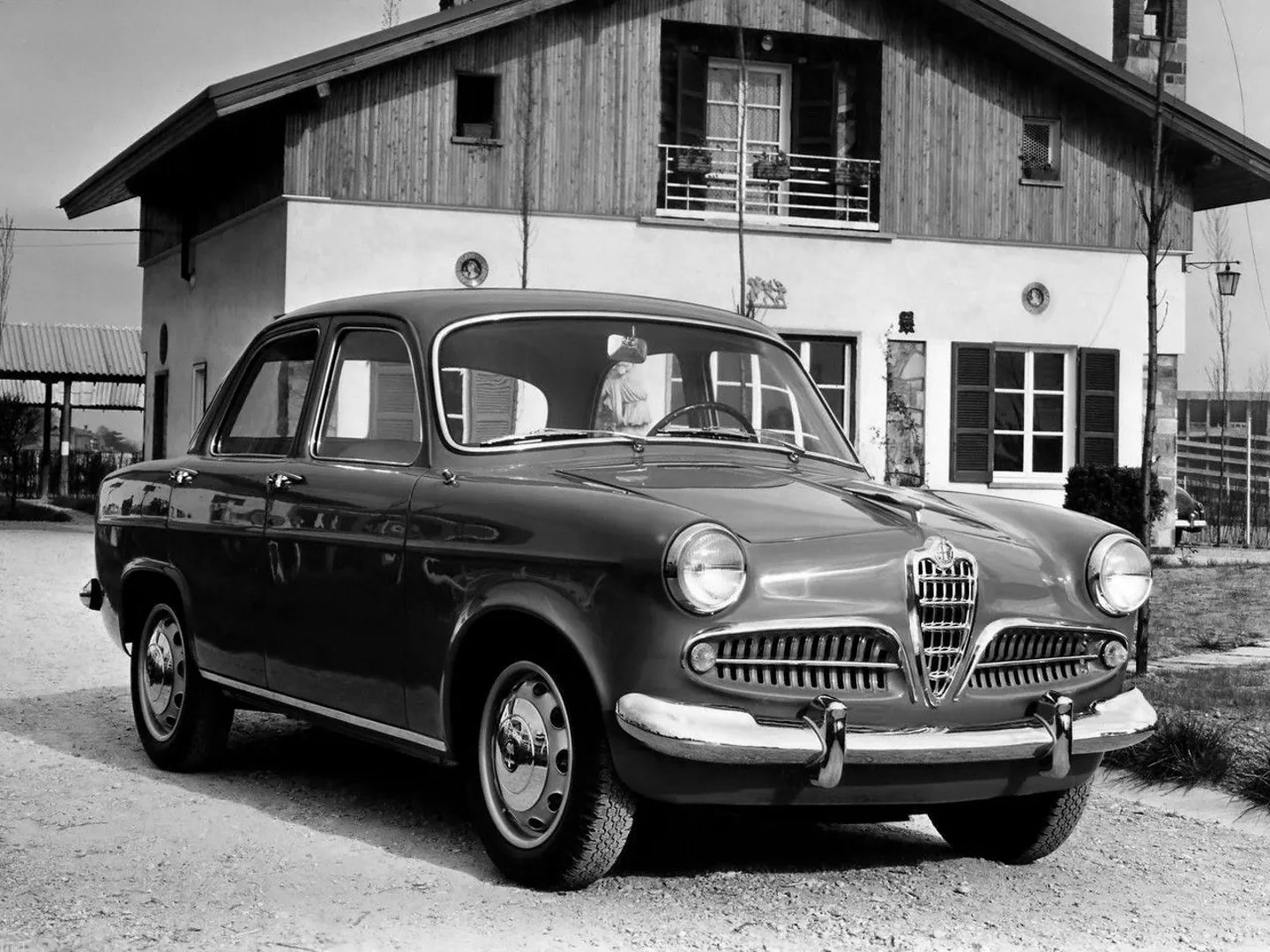 Alfa Romeo_Giulietta_1_generation__Sedan__7.jpg