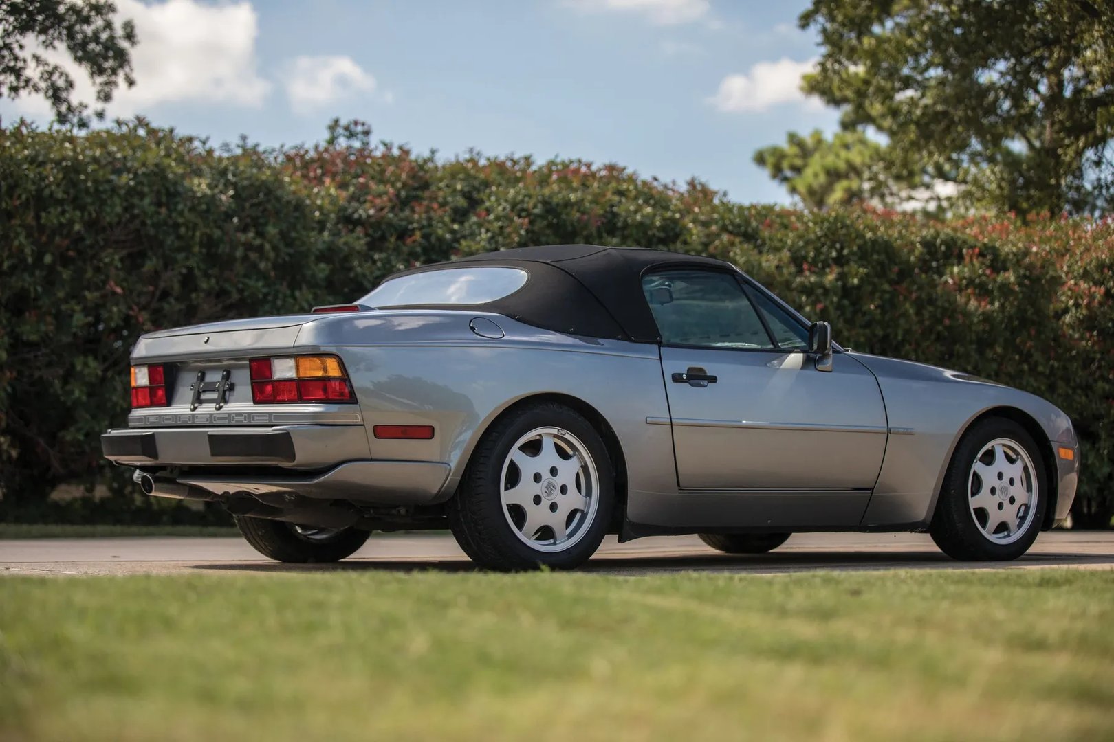 Porsche_944_1_generation__Cabrio__2.jpg