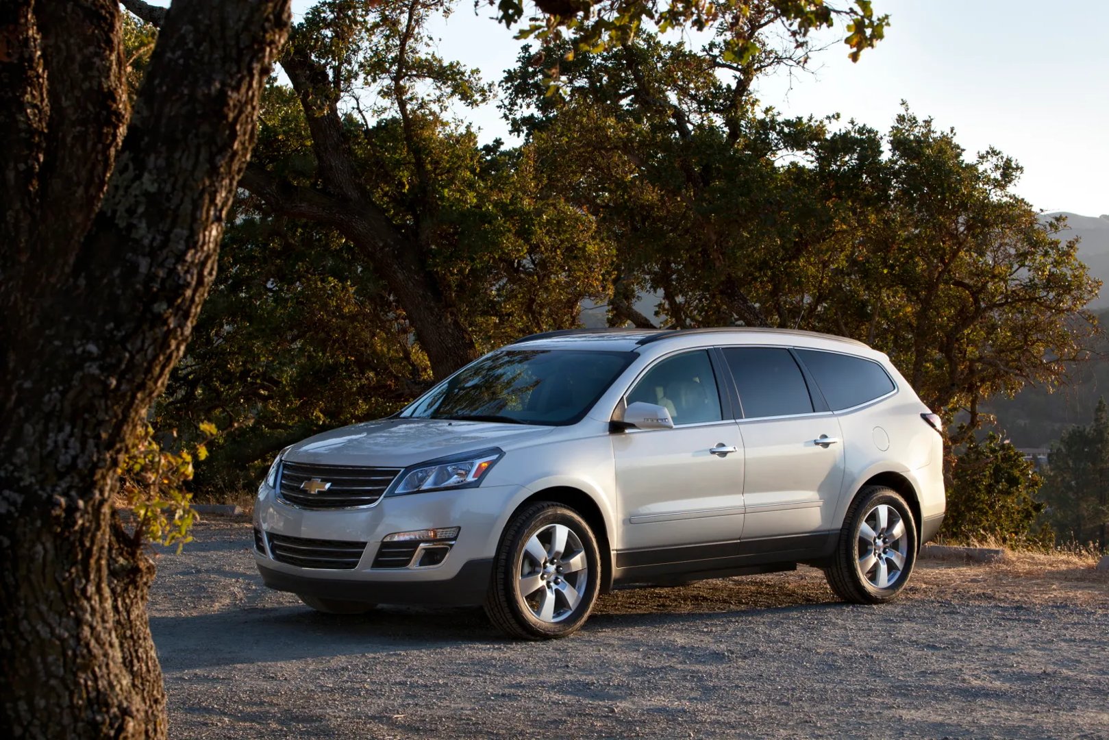 Chevrolet_Traverse_1_generation_restyling__SUV_5-doors__1.jpg
