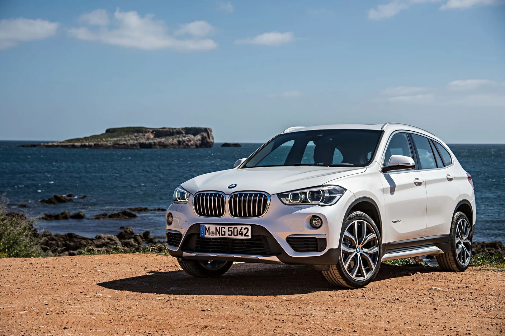 BMW_X1_2_generation__SUV_5-doors__7.jpg