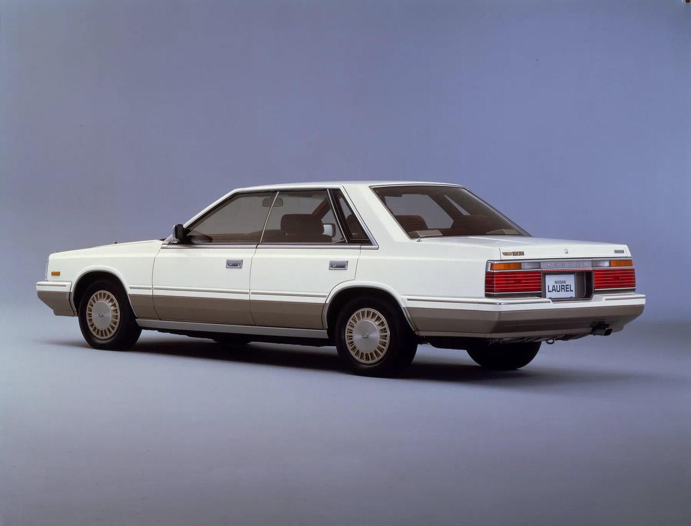 Nissan_Laurel_5_generation__Sedan__4.jpg