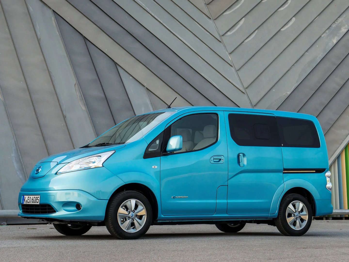Nissan_E-NV200_1_generation_restyling__Minivan__5.jpg