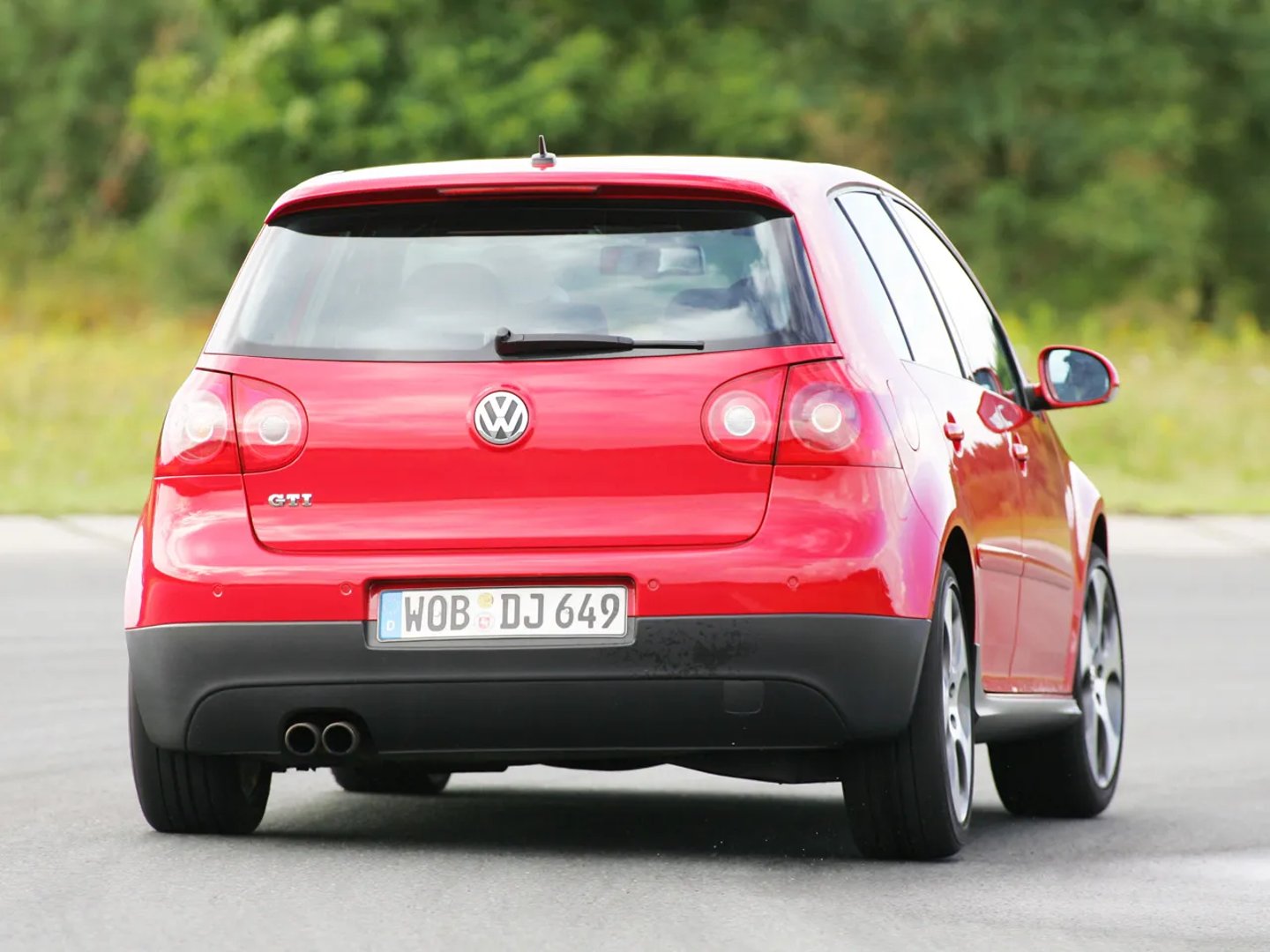 Volkswagen_Golf_GTI_5_generation__Hatchback_5-door__9.jpg