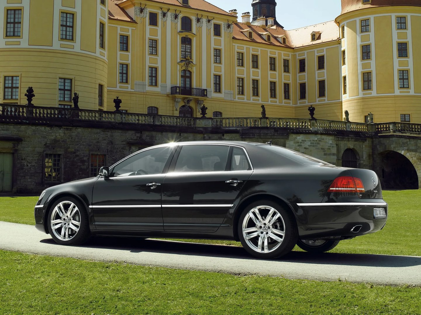 Volkswagen_Phaeton_1_generation_restyling_2__Sedan_Long__5.jpg