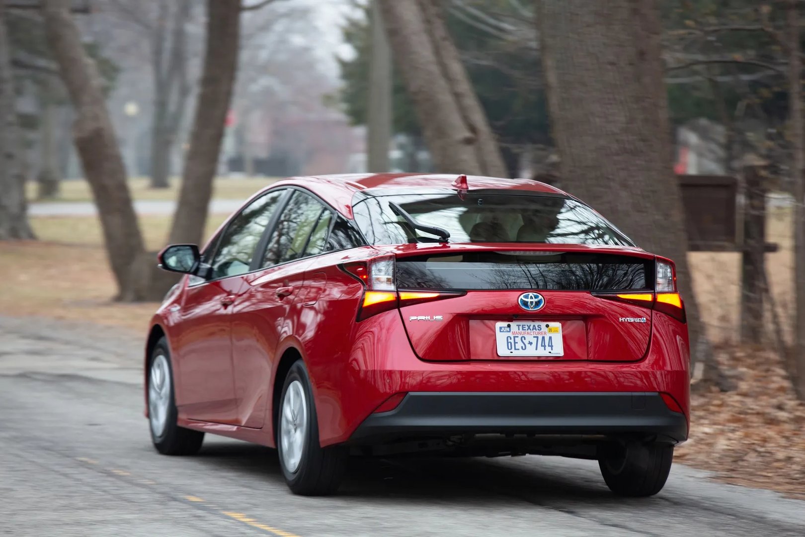 Toyota_Prius_4_generation_restyling__Liftback__9.jpg