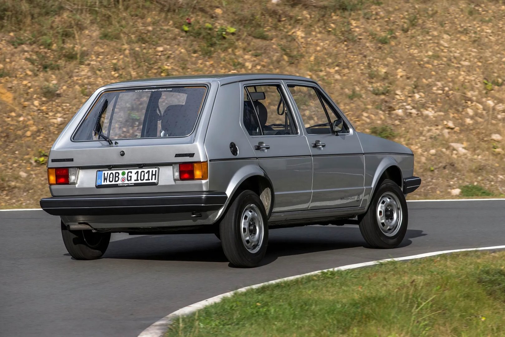 Volkswagen_Golf_1_generation_restyling__Hatchback_5-door__3.jpg