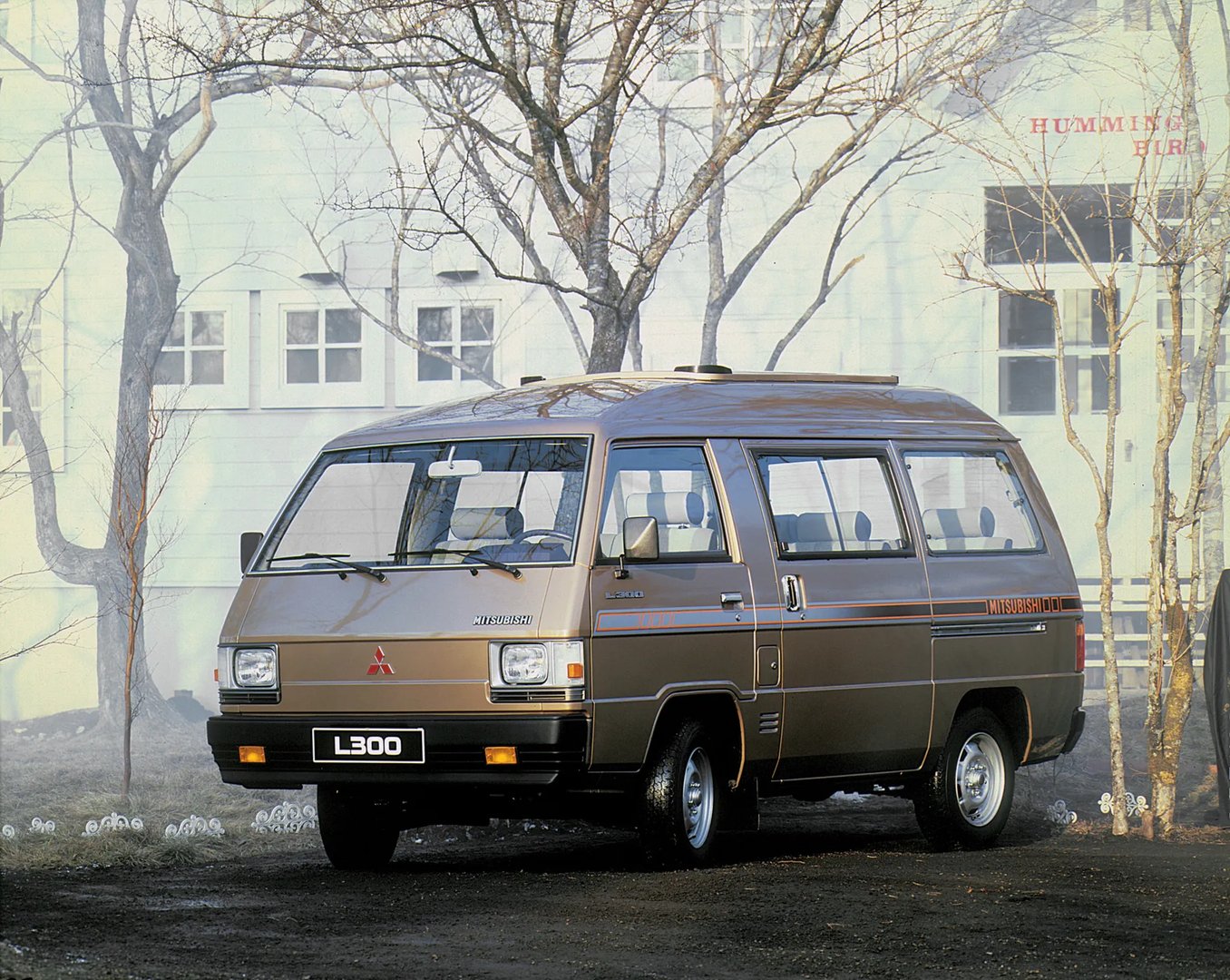 Mitsubishi_L300_1_generation__Minivan__13.jpg