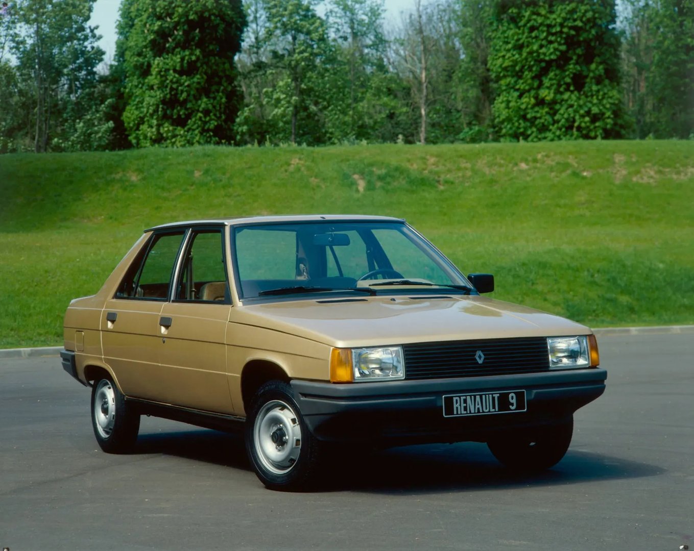Renault_9_1_generation__Sedan__6.jpg