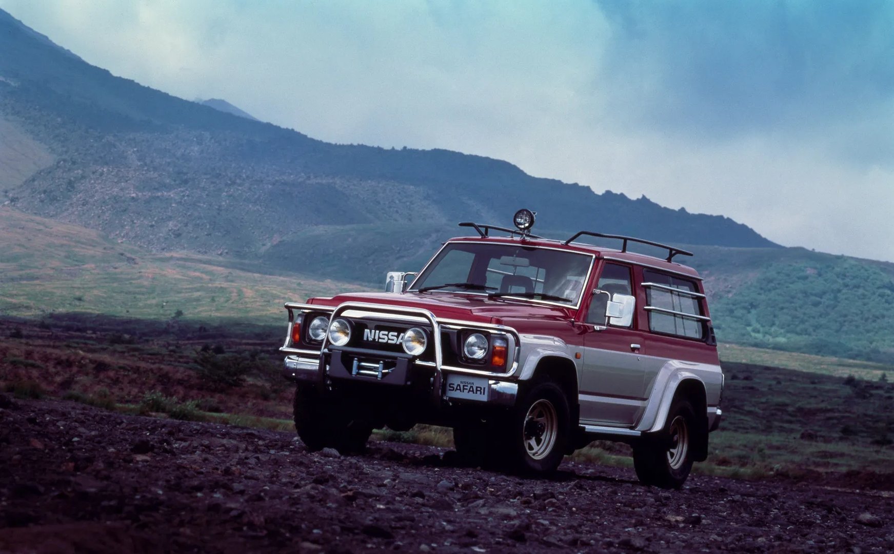Nissan_Safari_4_generation__SUV_3-doors__4.jpg