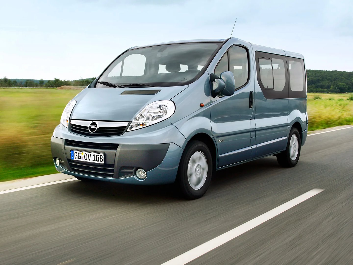 Opel_Vivaro_1_generation_restyling__Minivan__12.jpg