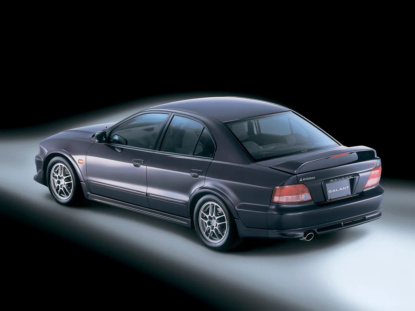 Mitsubishi_Galant_8_generation__Sedan__8.jpg