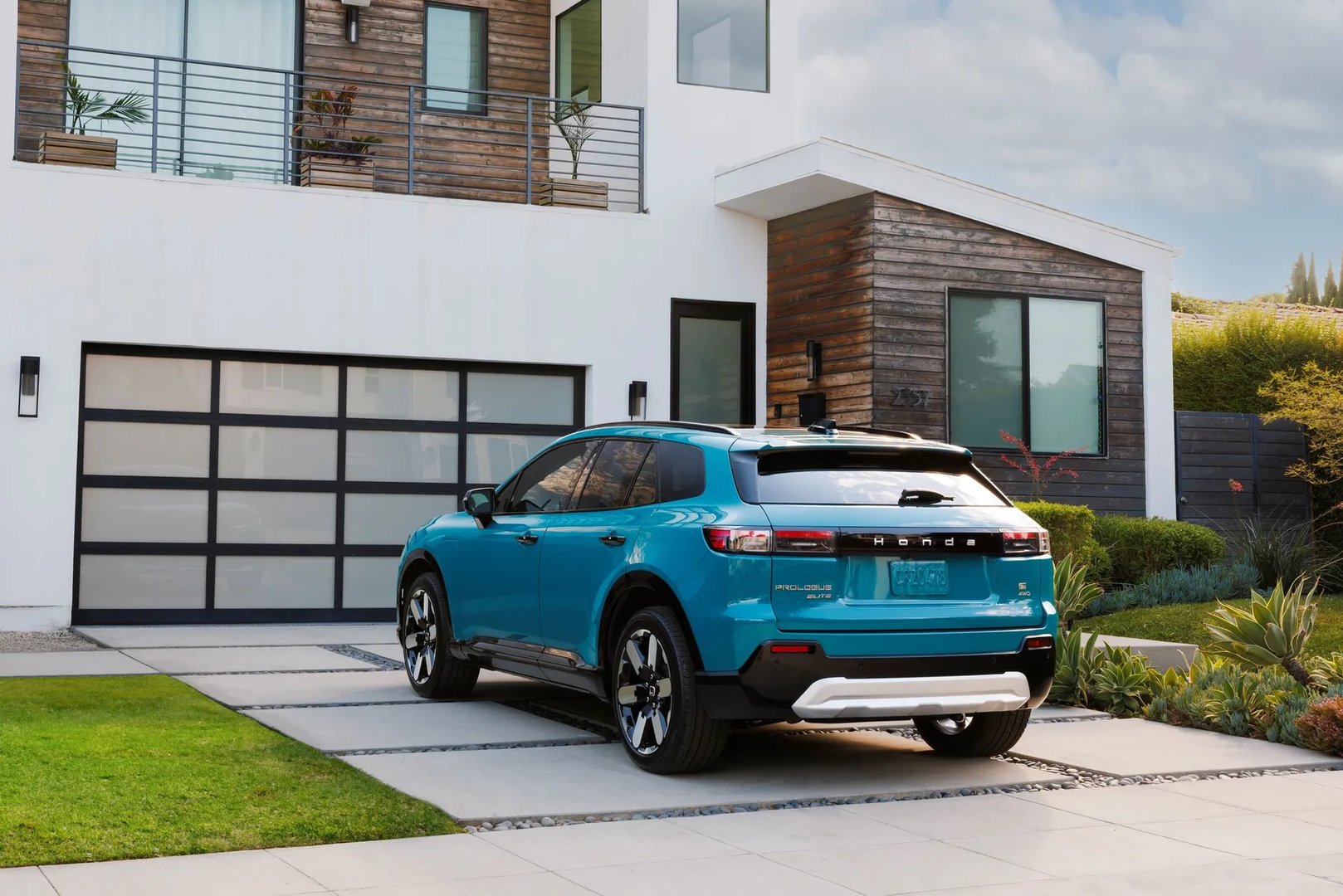 Honda_Prologue_1_generation__SUV_5-doors__5.jpg