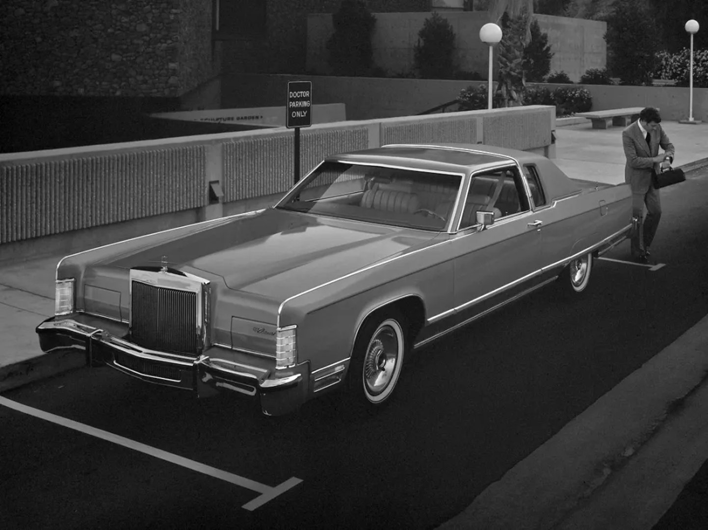 Lincoln_Continental_5_generation__Coupe__4.jpg