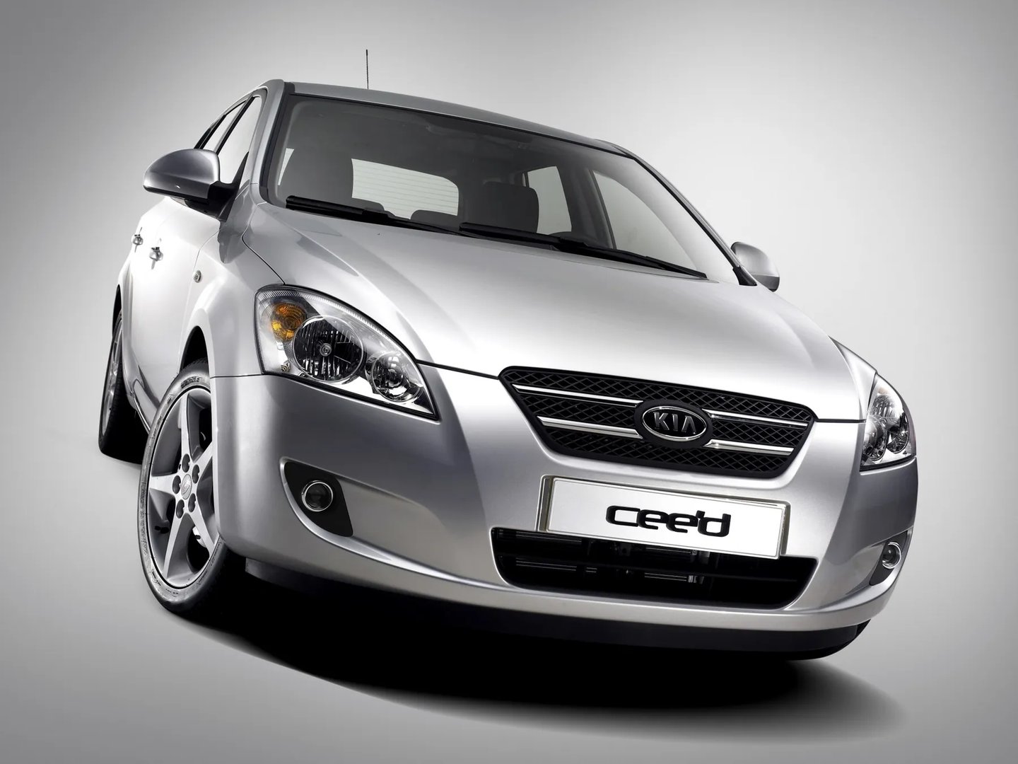 Kia_Ceed_1_generation__Hatchback_5-door__5.jpg