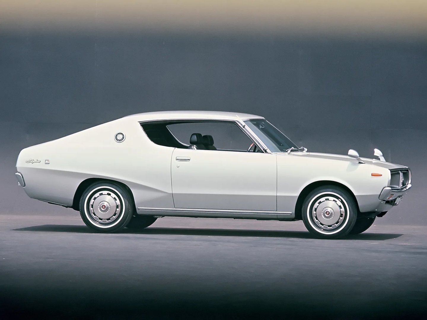 Nissan_Skyline_4_generation__Coupe__13.jpg
