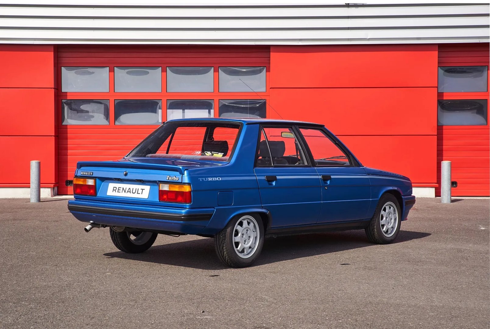 Renault_9_1_generation__Sedan__2.jpg