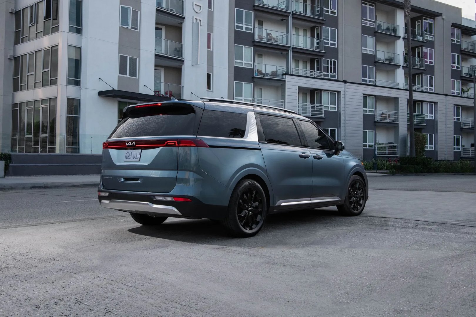 Kia_Carnival_4_generation__Minivan__7.jpg