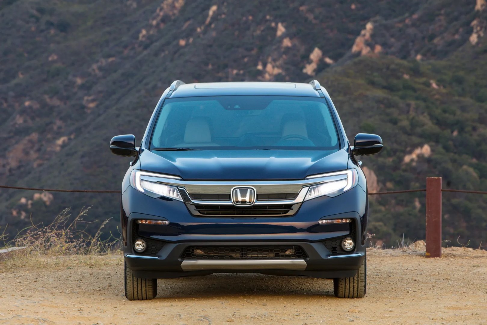 Honda_Pilot_3_generation_restyling__SUV_5-doors__3.jpg