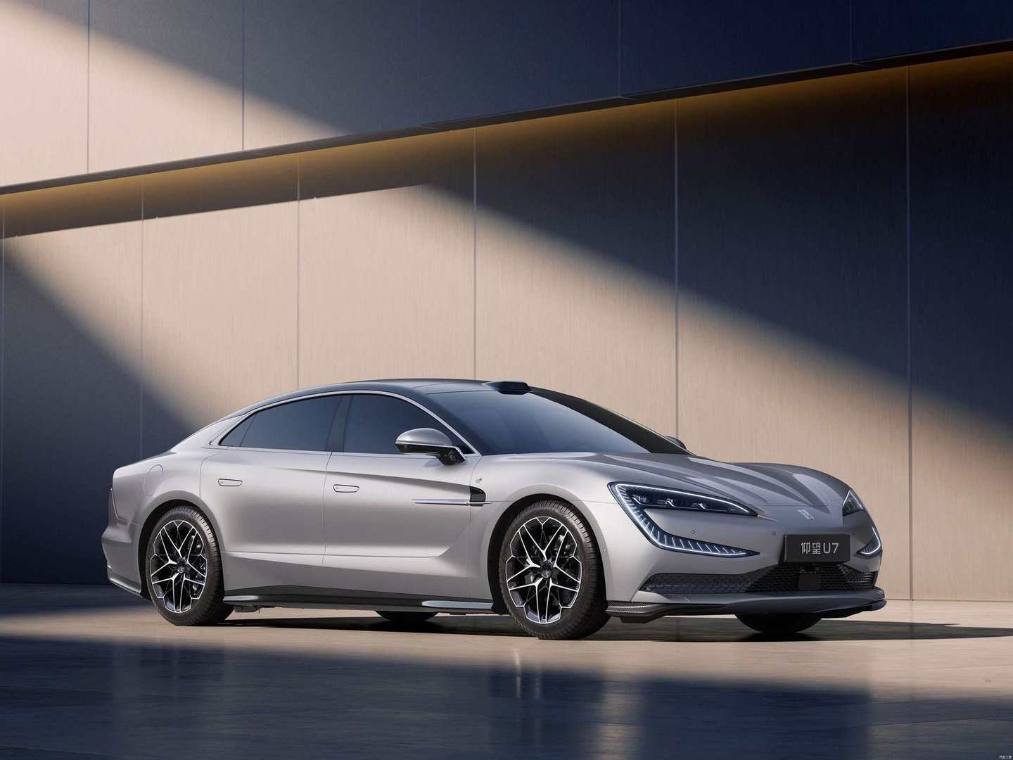 yangwang_U7_1_generation__Sedan__6.jpg