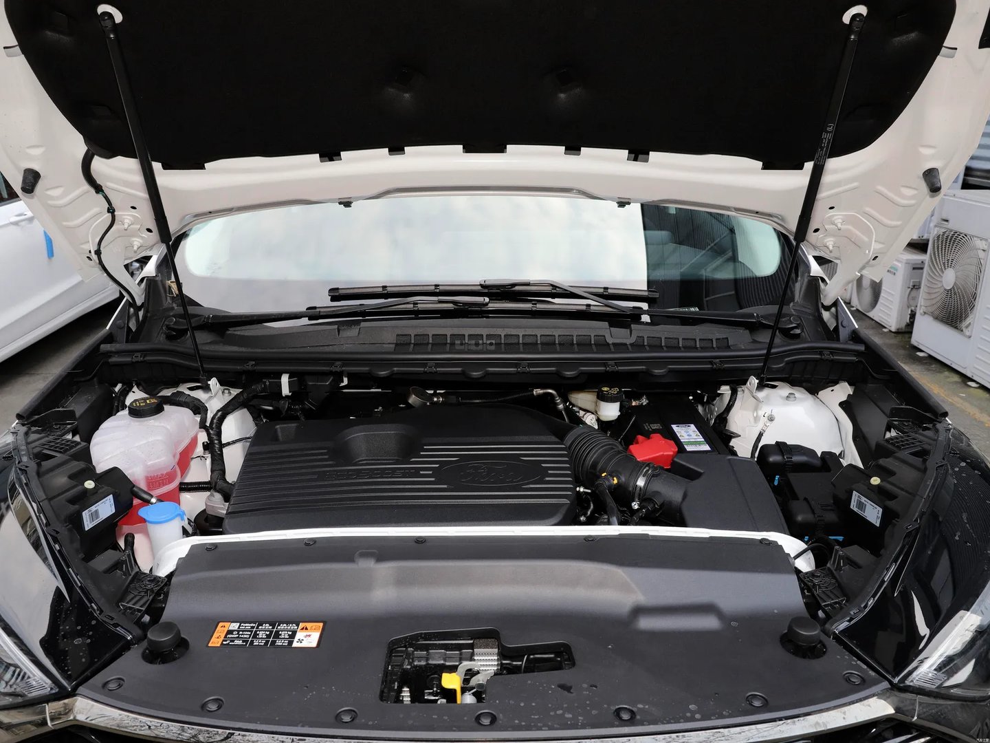 Ford_Edge_Plus_1_generation__SUV_5-doors__12.jpg