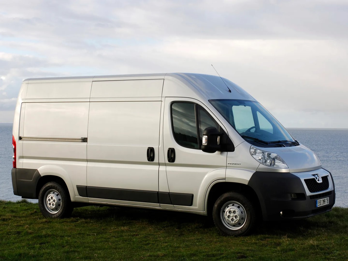 Peugeot_Boxer_2_generation__Van__4.jpg