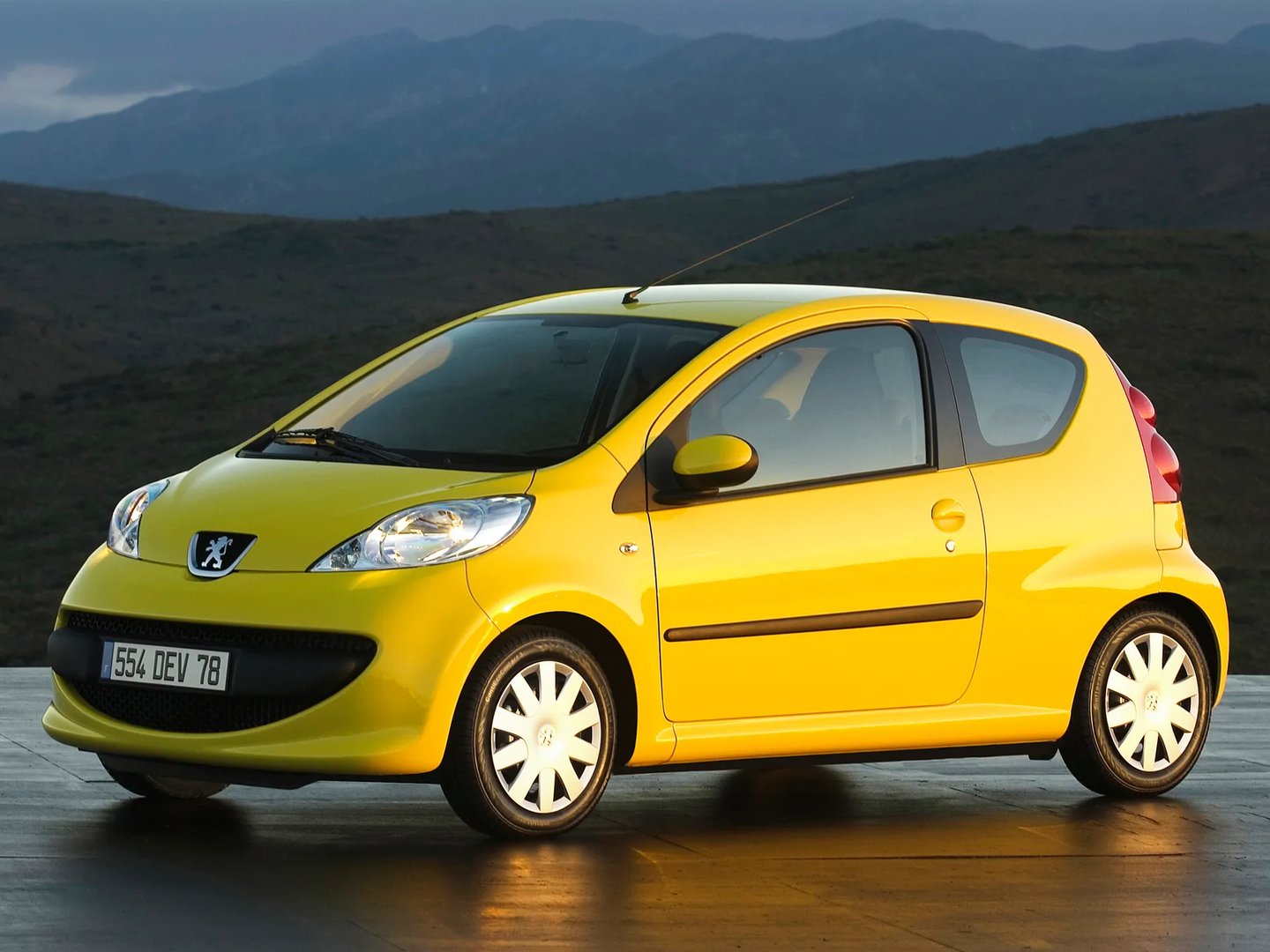 Peugeot_107_1_generation__Mini_3-doors__13.jpg