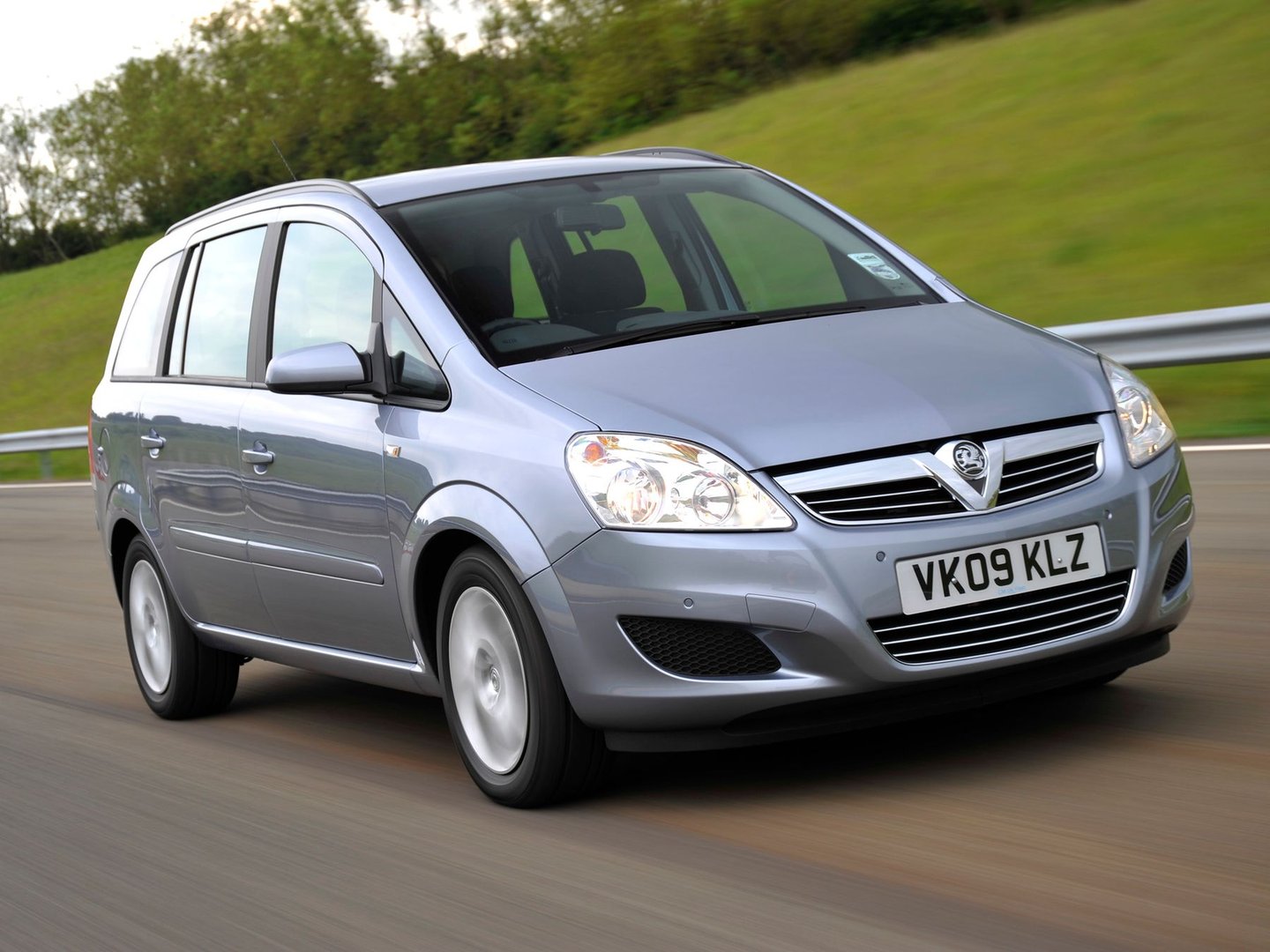 vauxhall_Zafira_2_generation_restyling__Compact_Van__16.jpg