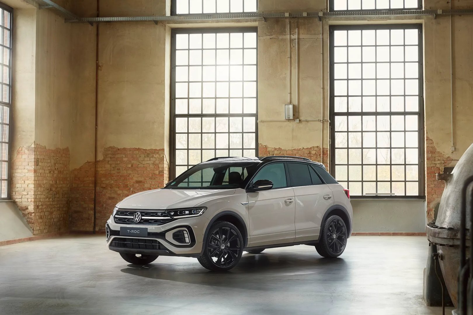 Volkswagen_T-Roc_1_generation_restyling__SUV_5-doors__3.jpg