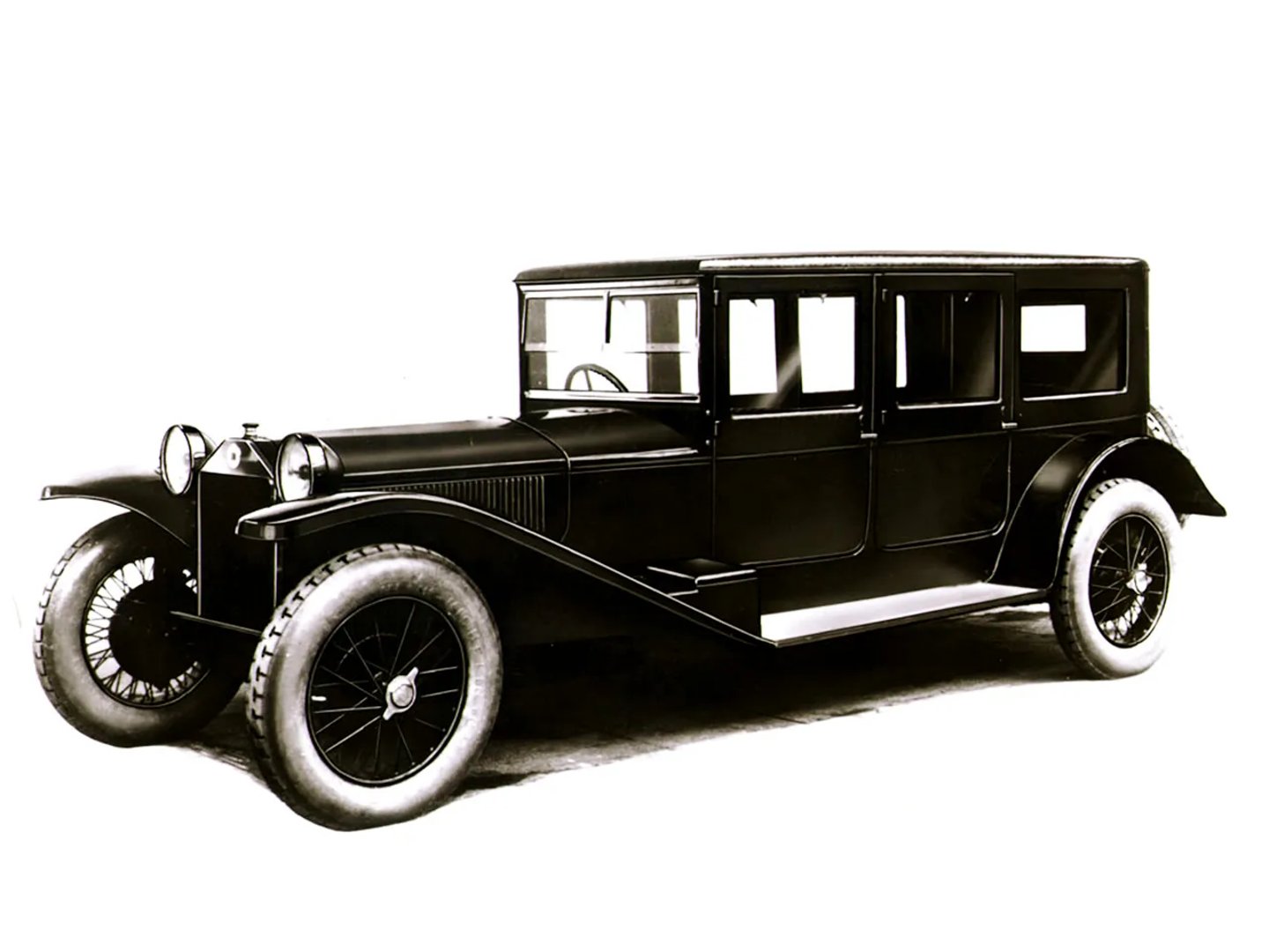 Lancia_Lambda_1_generation__Sedan__4.jpg