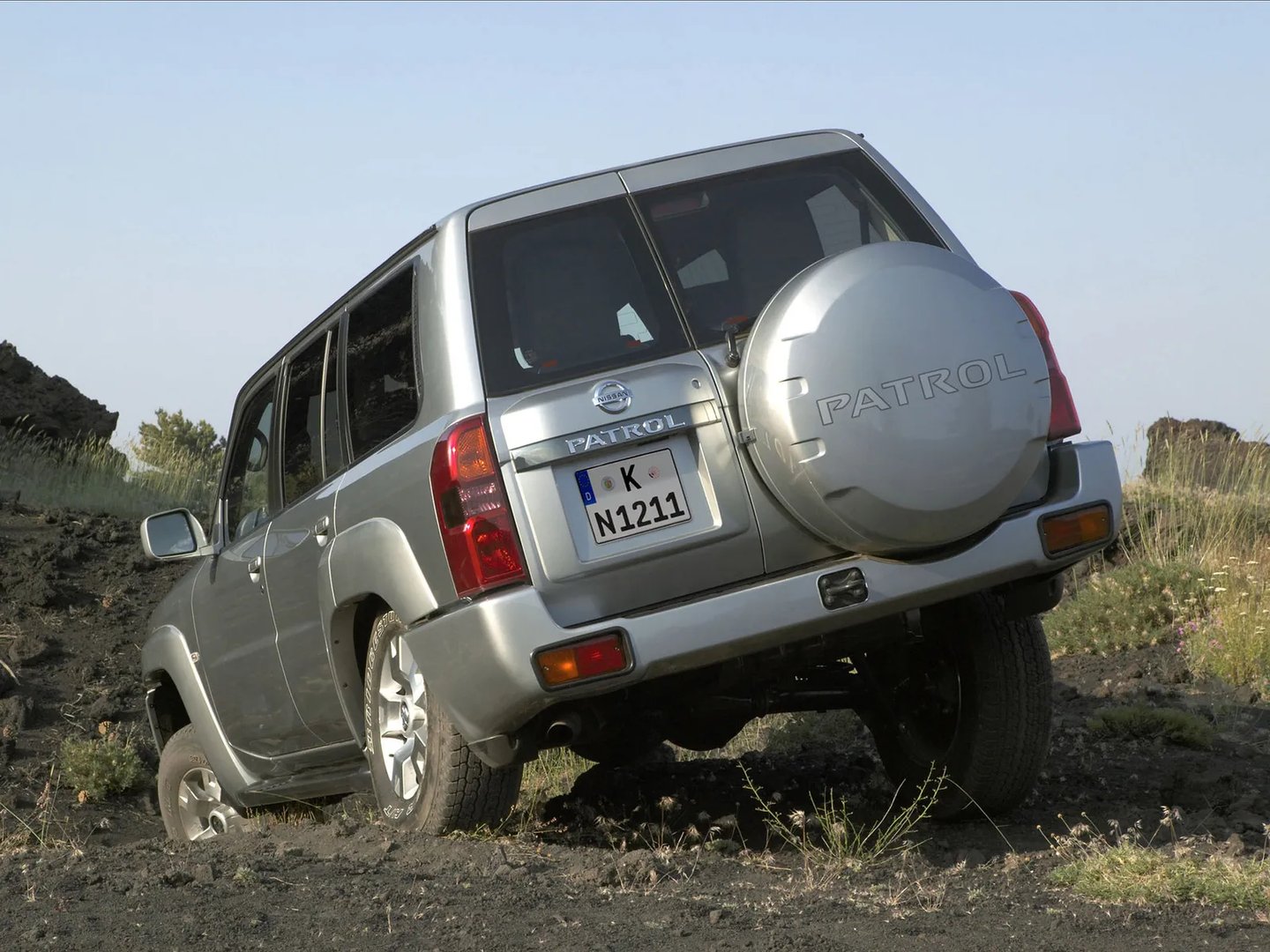 Nissan_Patrol_5_generation_restyling_2__SUV_5-doors__6.jpg