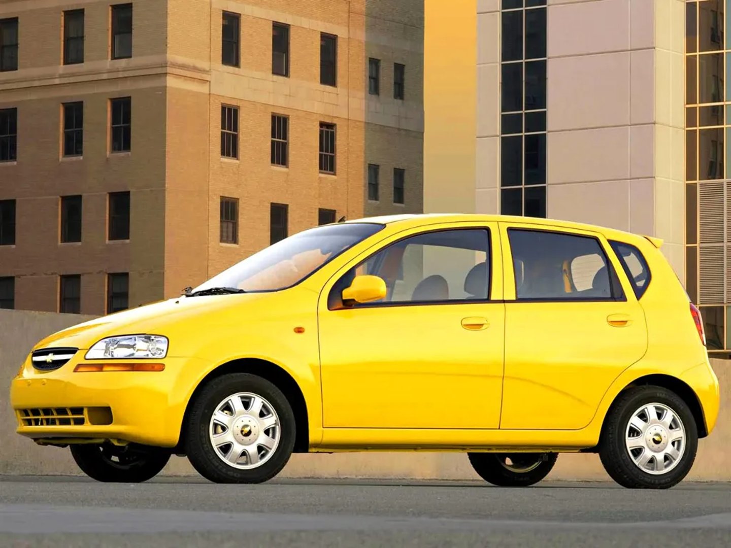 Chevrolet_Aveo_1_generation__Hatchback_5-door__1.jpg