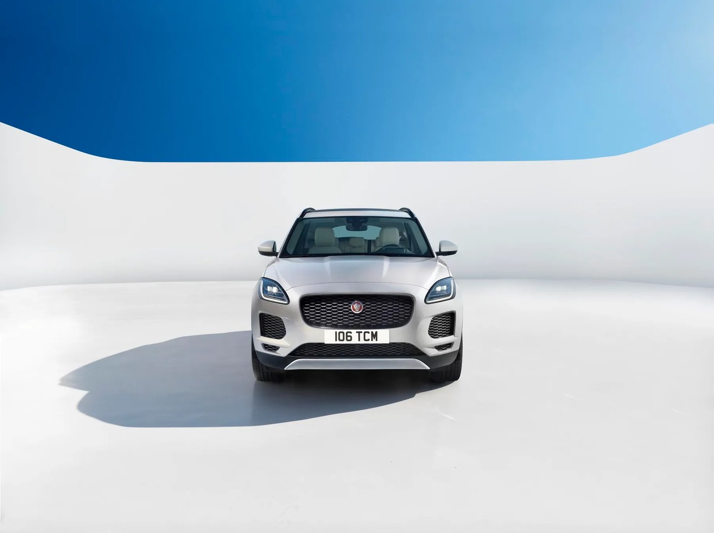 Jaguar_E-Pace_1_generation__SUV_5-doors__9.jpg