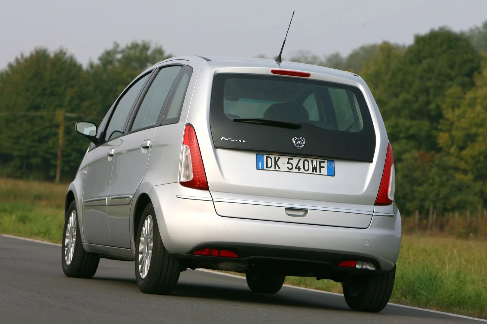 Lancia_Musa_1_generation_restyling__Compact_Van__10.jpg