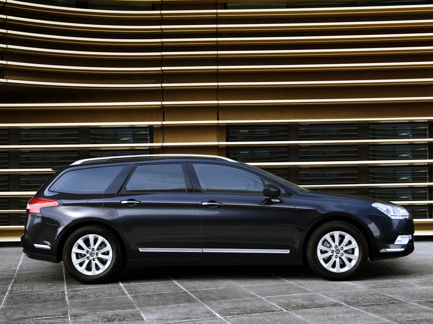 Citroen_C5_2_generation__Estate_5-door__9.jpg