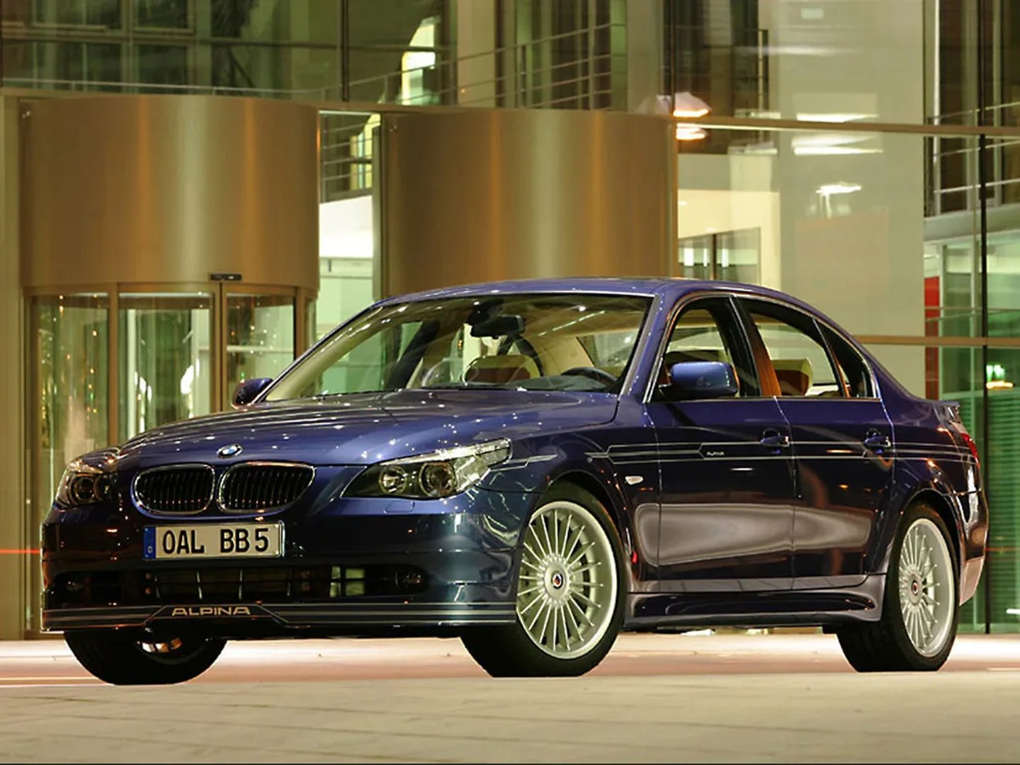 Alpina_B5_1_generation__Sedan__main.jpg