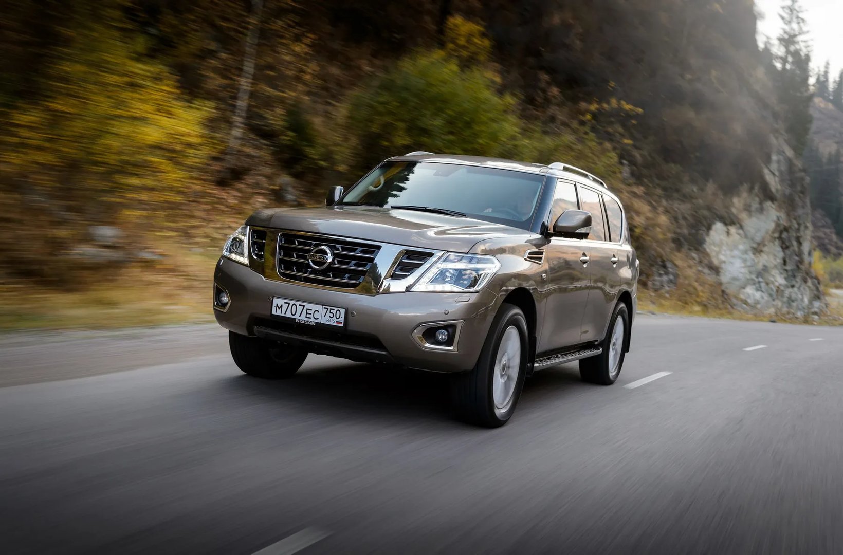 Nissan_Patrol_6_generation_restyling__SUV_5-doors__7.jpg