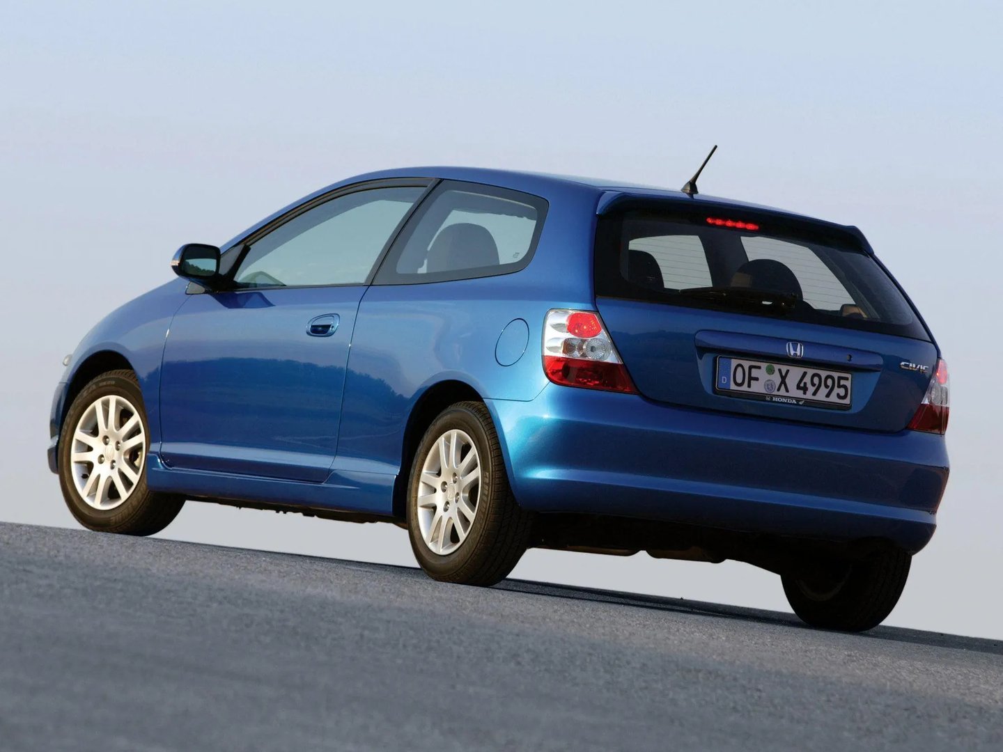 Honda_Civic_7_generation_restyling__Hatchback_3-door__1.jpg