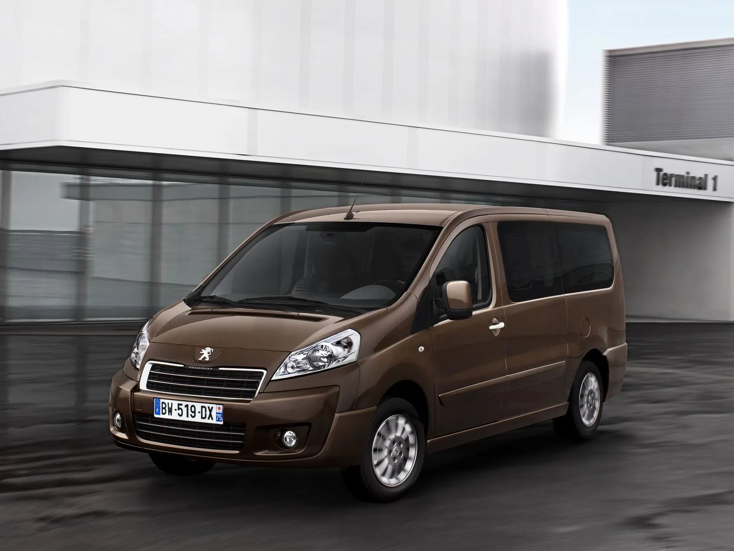 Peugeot_Expert_2_generation_restyling__Minivan__1.jpg