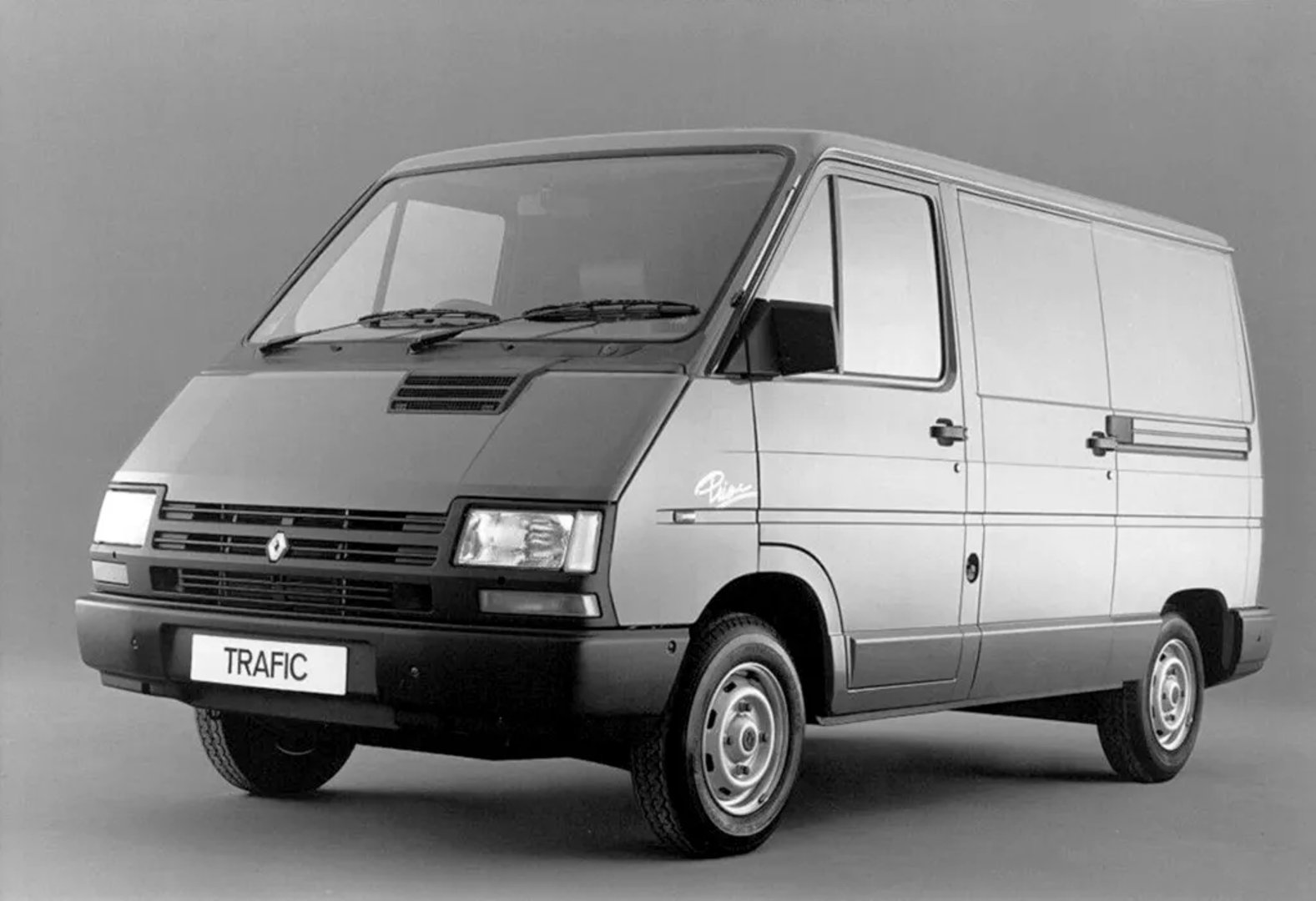 Renault_Trafic_1_generation_restyling__Van__4.jpg